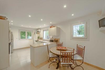 Maison - 335 m² - 12 pièces