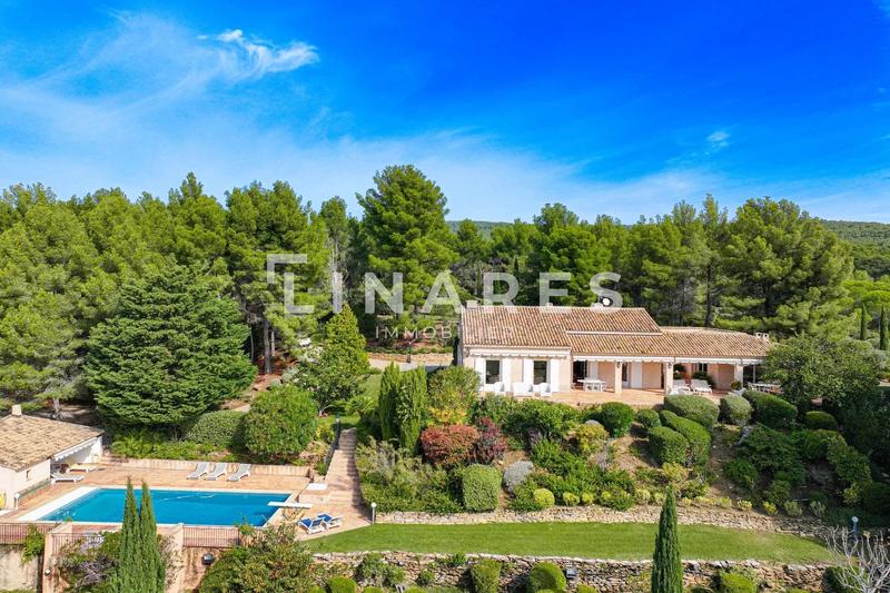 Villa - 410 m² - 9 pièces