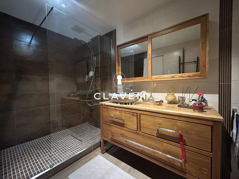 Maison - 208 m² - 7 pièces