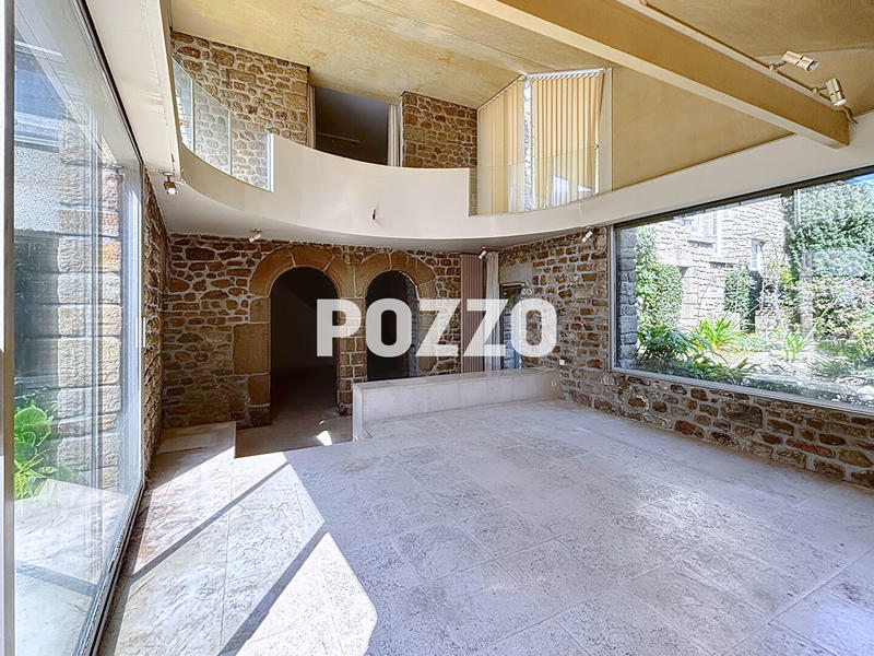 Maison - 440 m² - 19 pièces