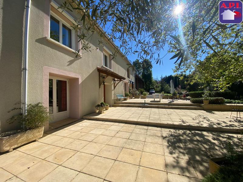 Maison - 343 m² - 9 pièces