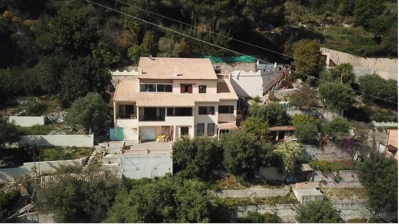 Maison - 300 m² - 10 pièces