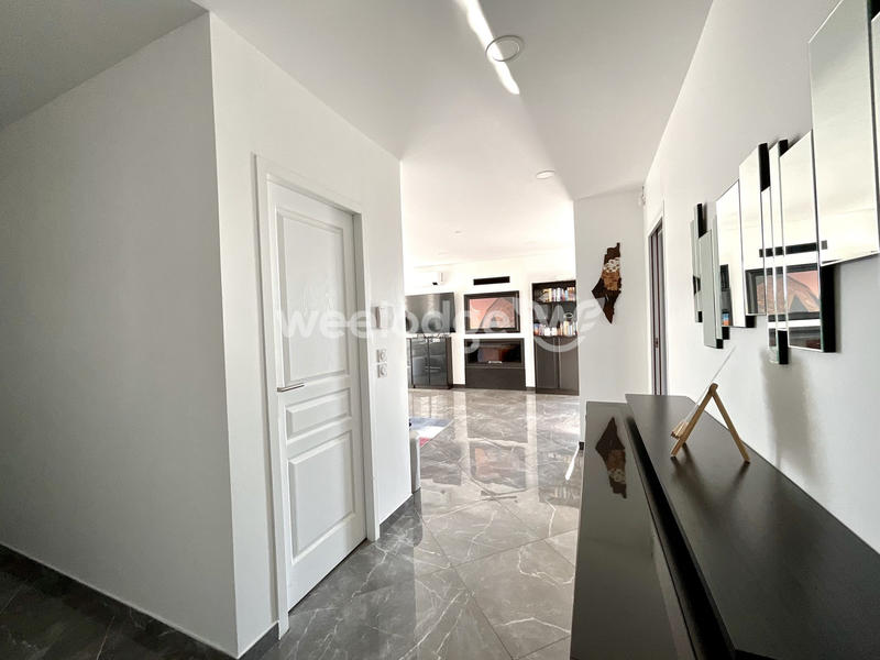 Villa - 260 m² - 9 pièces