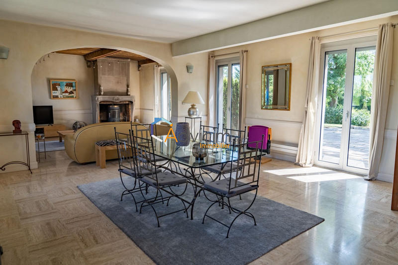 Maison - 280 m² - 7 pièces