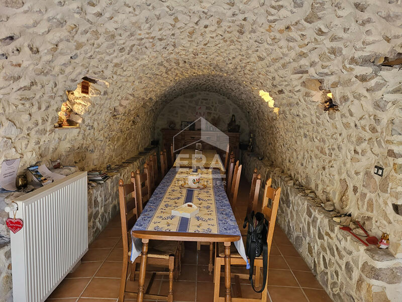 Maison - 538 m² - 12 pièces