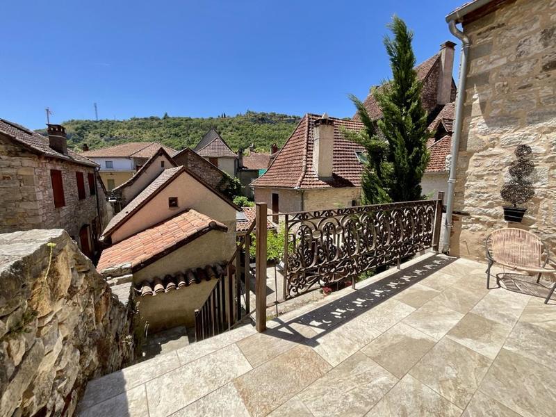 Demeure - 140 m² - 9 pièces