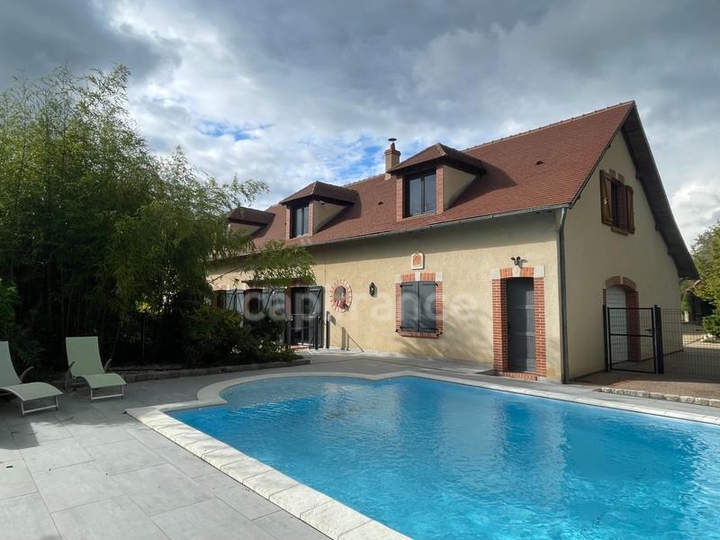 Maison - 272 m² - 10 pièces