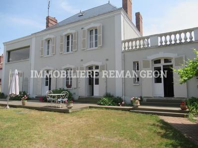 Demeure - 262 m² - 9 pièces