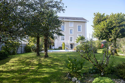 Maison - 200 m² - 8 pièces