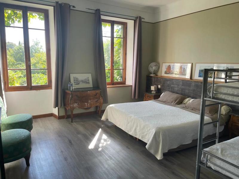 Maison de maîtres - 900 m² - 14 pièces