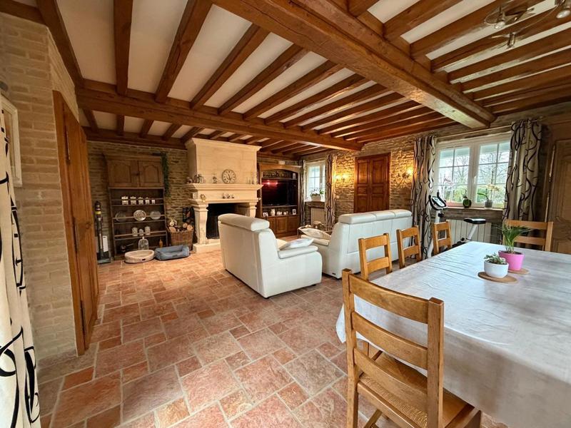 Maison - 232 m² - 8 pièces