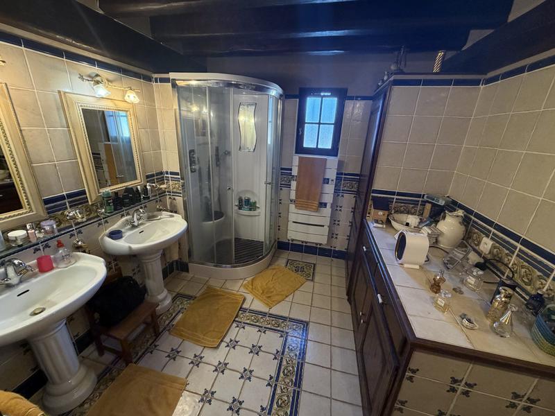 Maison - 242 m² - 7 pièces