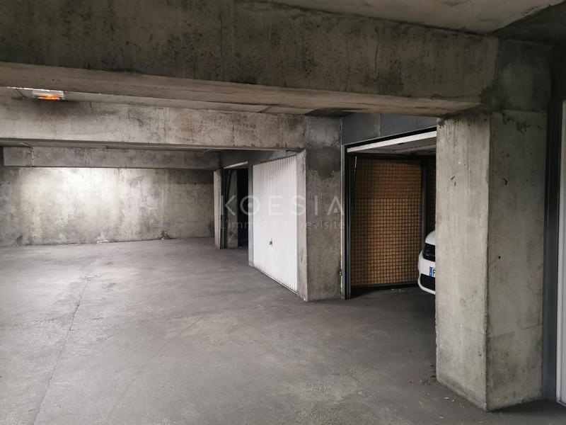 Parking / Garage