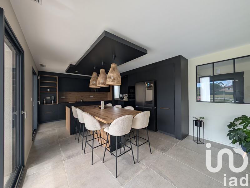 Maison - 237 m² - 8 pièces