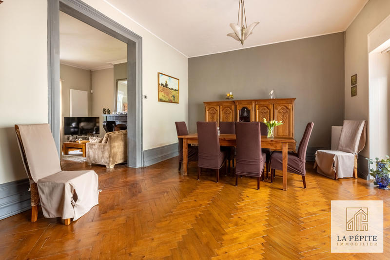 Maison - 275 m² - 7 pièces