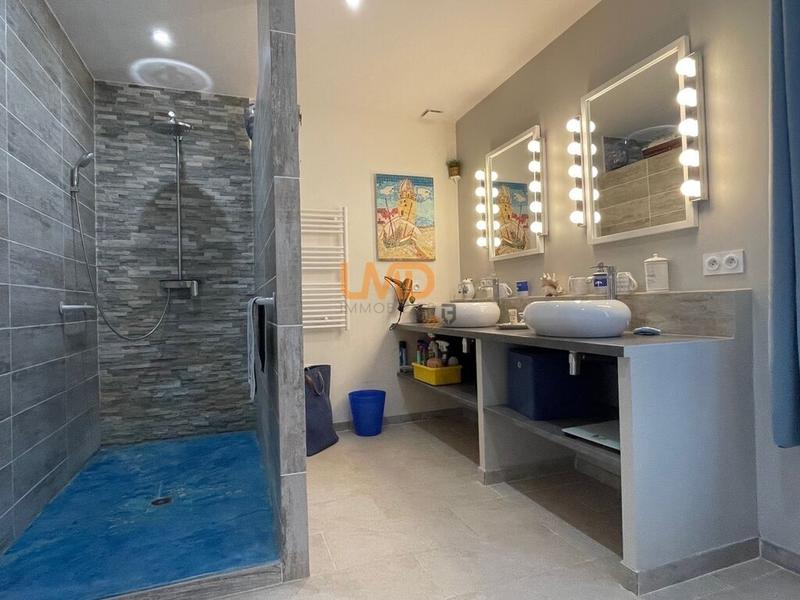 Mas - 330 m² - 8 pièces