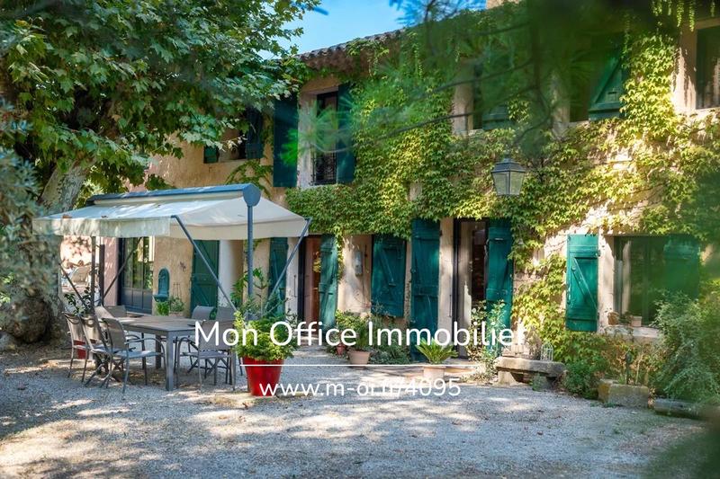 Mas - 210 m² - 10 pièces