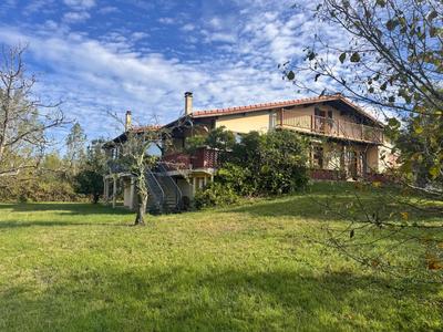 Maison - 217 m² - 8 pièces