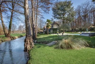 Propriété - 240 m² - 7 pièces