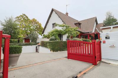 Maison - 238 m² - 7 pièces