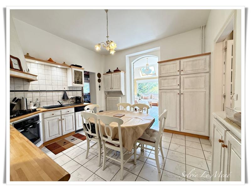 Maison - 290 m² - 12 pièces