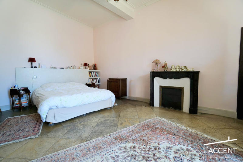 Maison - 437 m² - 14 pièces