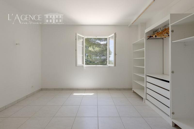 Maison - 260 m² - 8 pièces