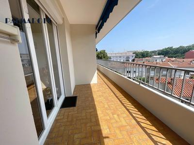 Appartement - 77 m² - 3 pièces