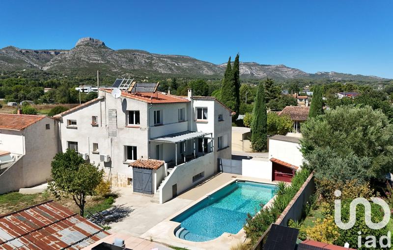 Maison - 233 m² - 8 pièces