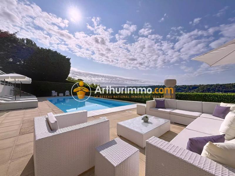 Maison - 205 m² - 7 pièces