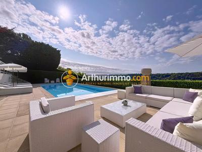 Maison - 205 m² - 7 pièces