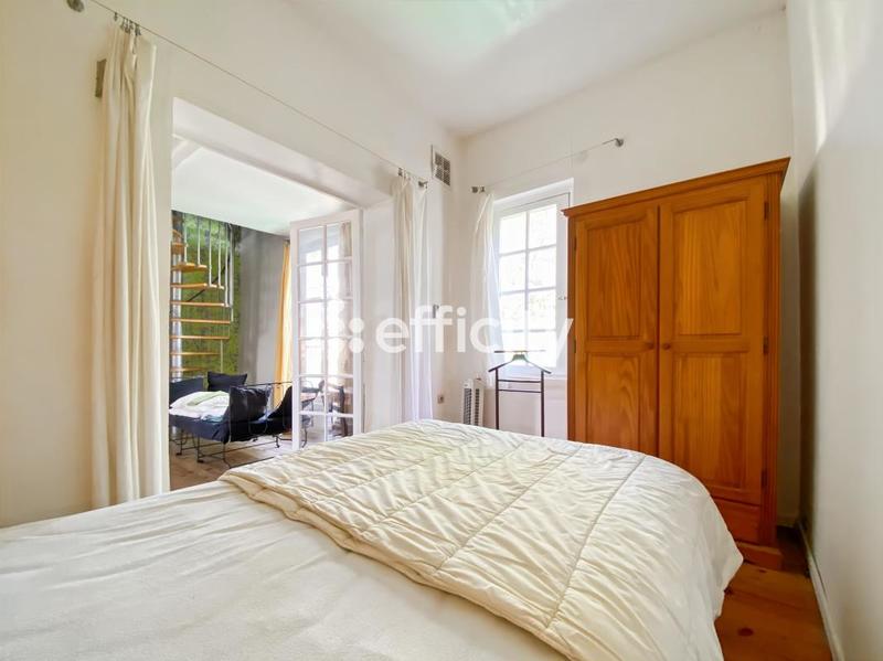 Maison - 250 m² - 9 pièces