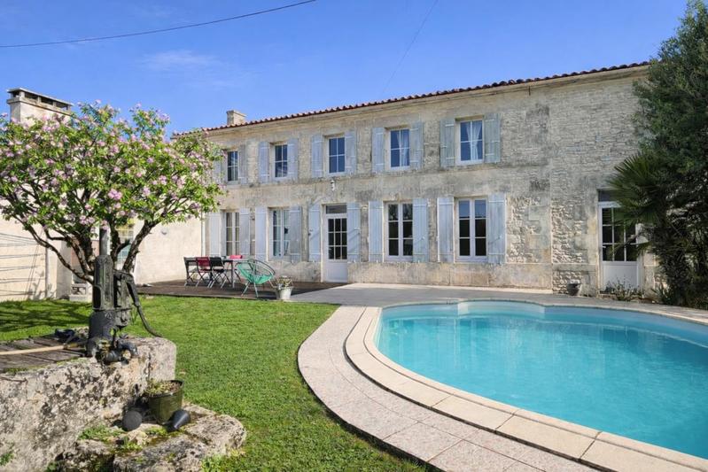 Maison - 240 m² - 5 pièces