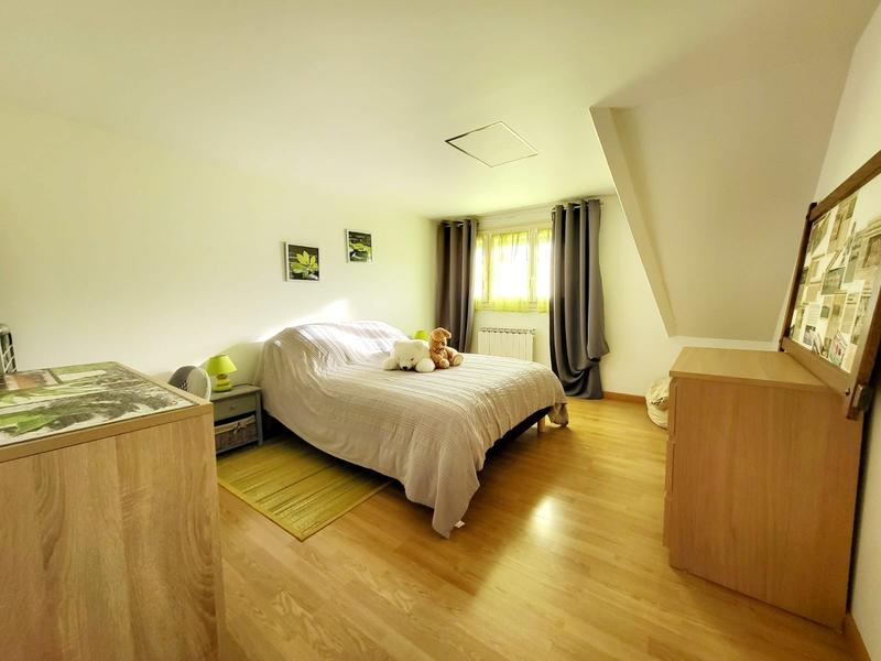 Maison - 186 m² - 8 pièces