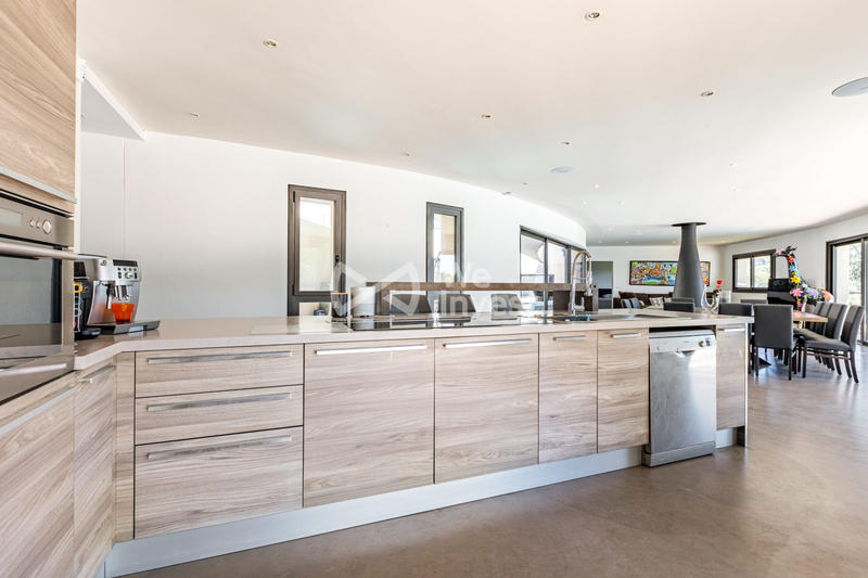 Maison contemporaine - 394 m² - 11 pièces