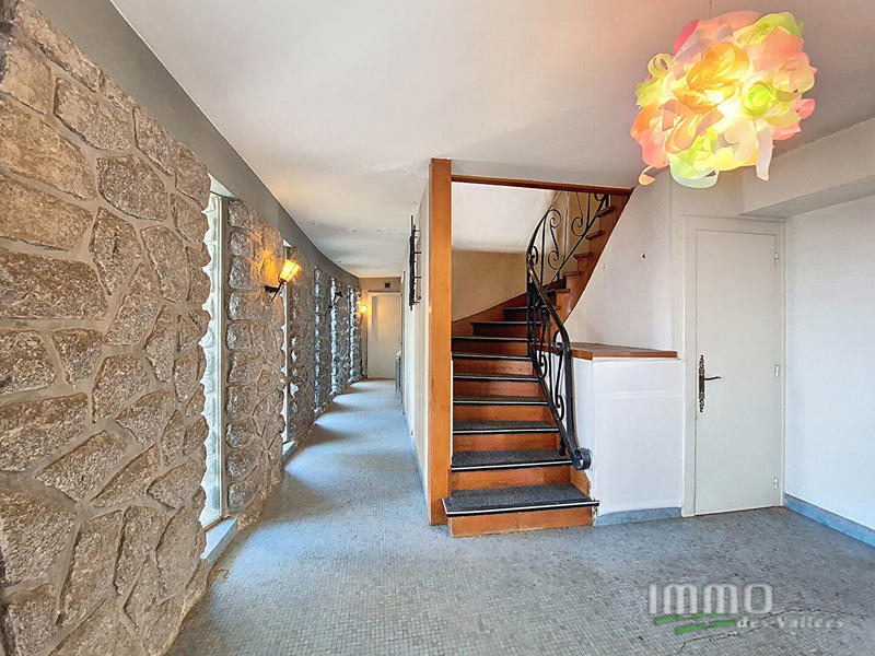 Maison - 205 m² - 11 pièces