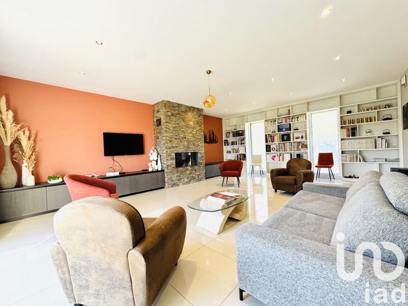 Maison - 220 m² - 6 pièces