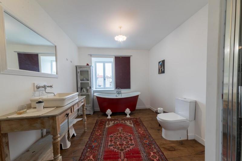 Propriété - 256 m² - 6 pièces