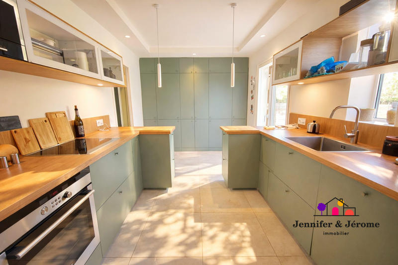 Maison - 267 m² - 9 pièces