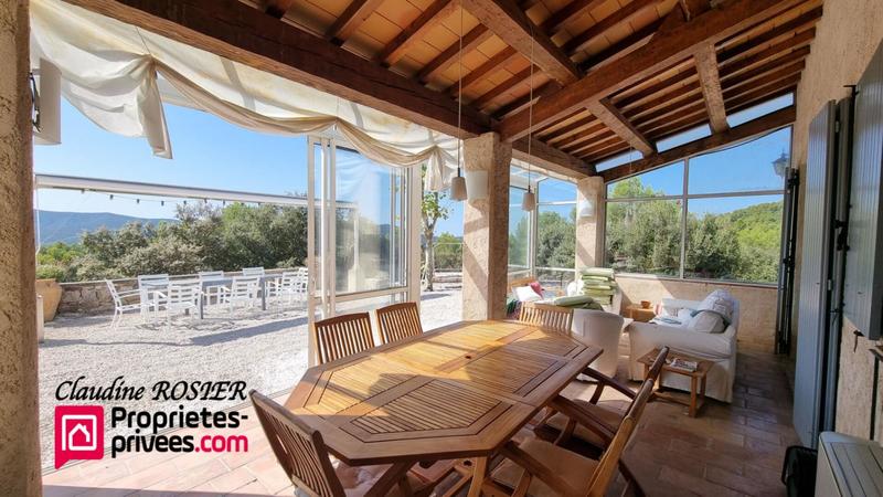 Propriété - 225 m² - 10 pièces