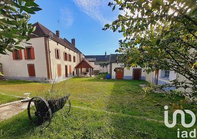 Maison - 230 m² - 9 pièces