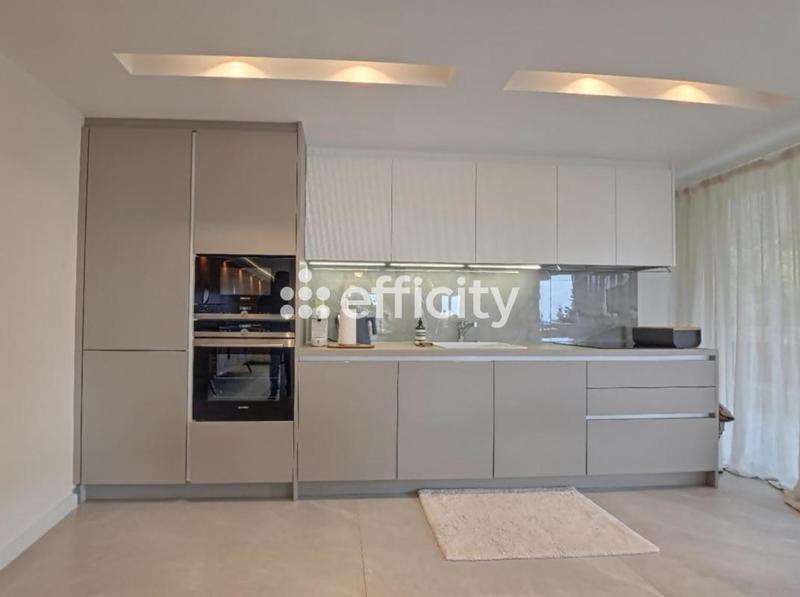 Appartement - 140 m² - 5 pièces