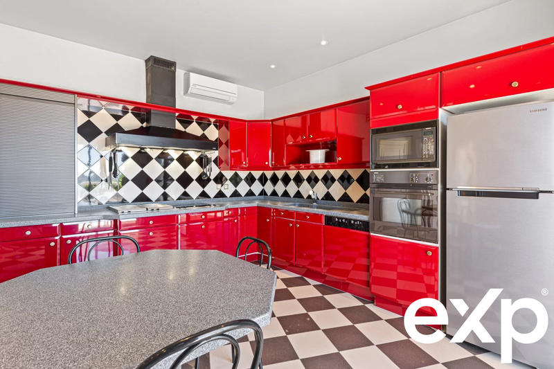 Villa - 285 m² - 6 pièces