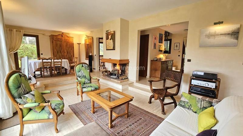 Maison - 180 m² - 7 pièces