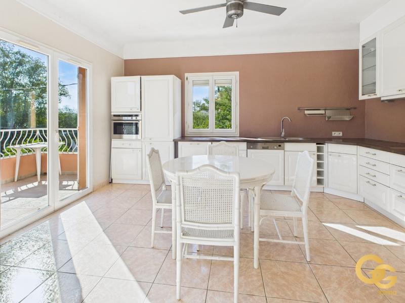 Maison - 170 m² - 5 pièces