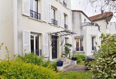 Maison - 207 m² - 8 pièces