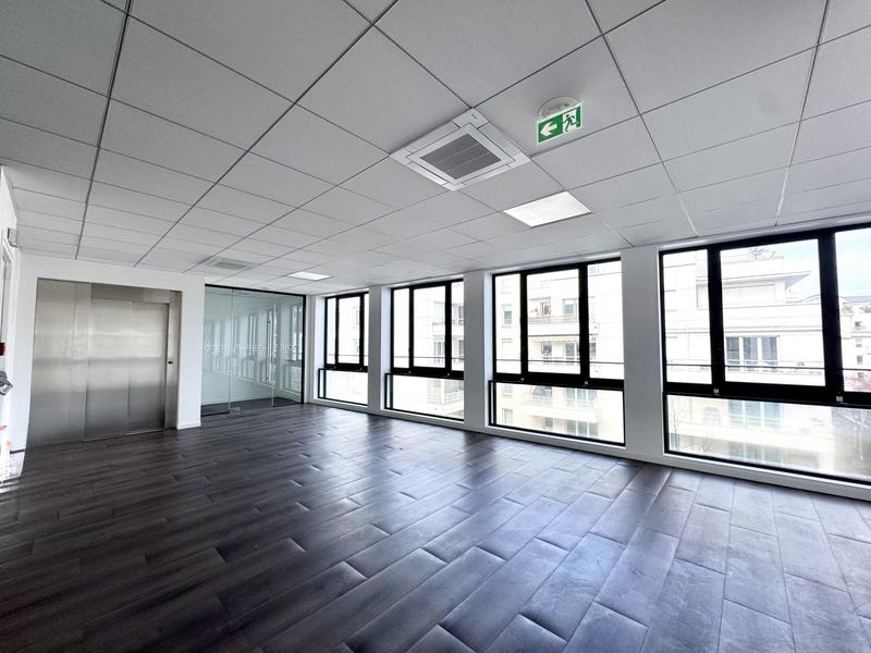 Bureau - 543 m²