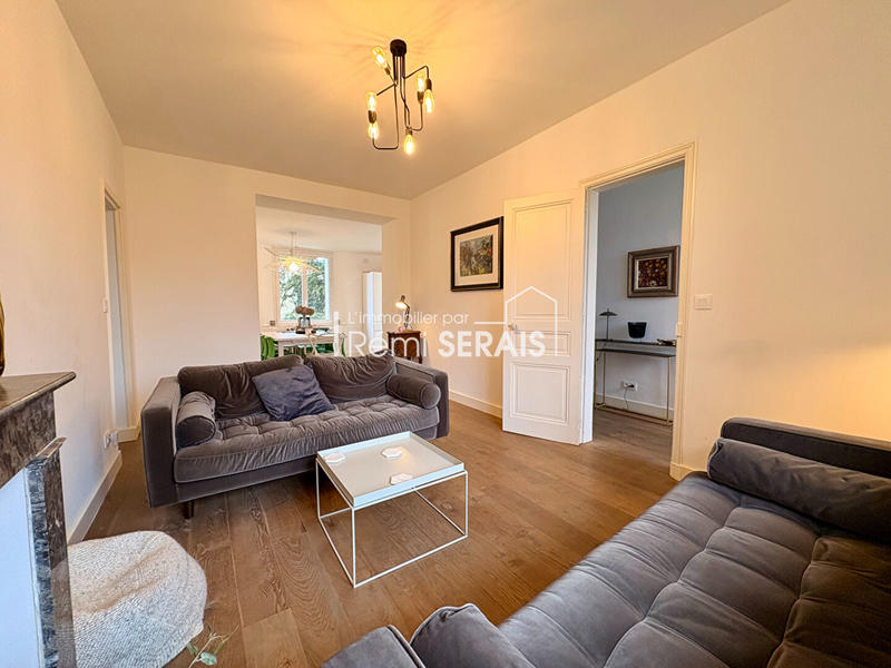 Maison - 202 m² - 9 pièces