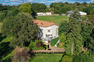 Propriété - 328 m² - 10 pièces