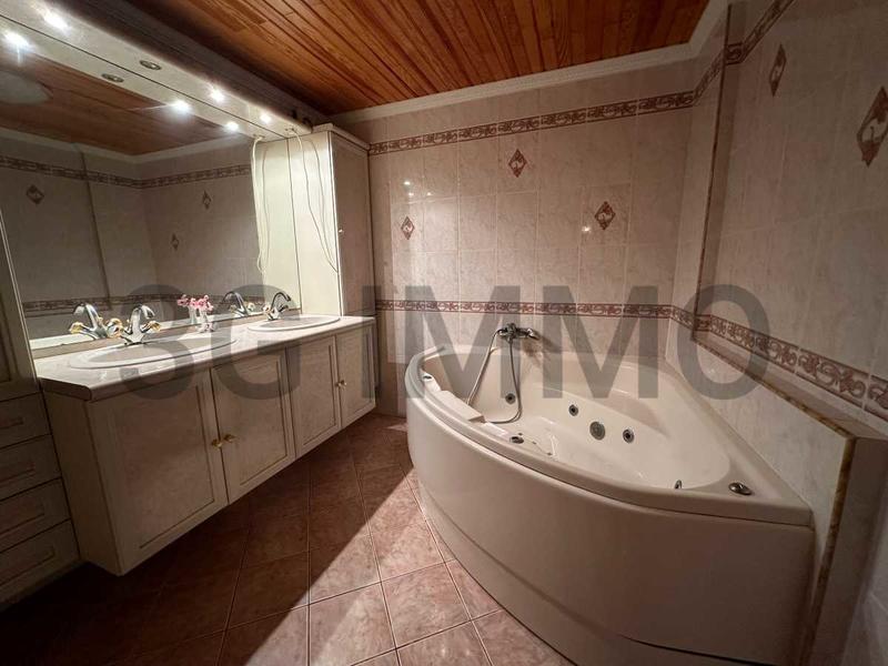 Maison - 205 m² - 5 pièces